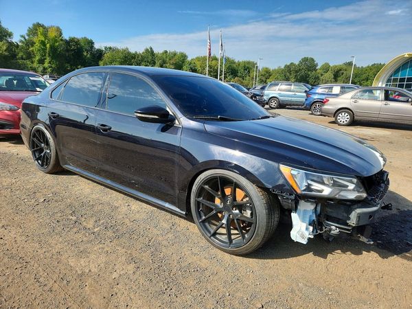 2017 VOLKSWAGEN PASSAT S — Passenger 3/4