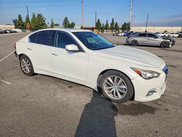 2015 INFINITI Q50 — Passenger 3/4