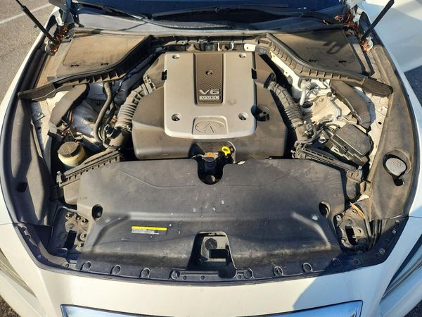 2015 INFINITI Q50 — Engine bay