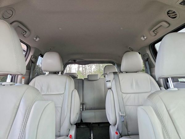 2017 TOYOTA SIENNA — SUVN