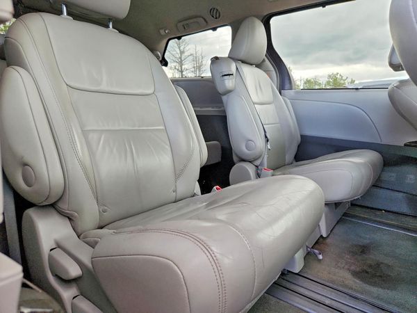 2017 TOYOTA SIENNA — PSRS