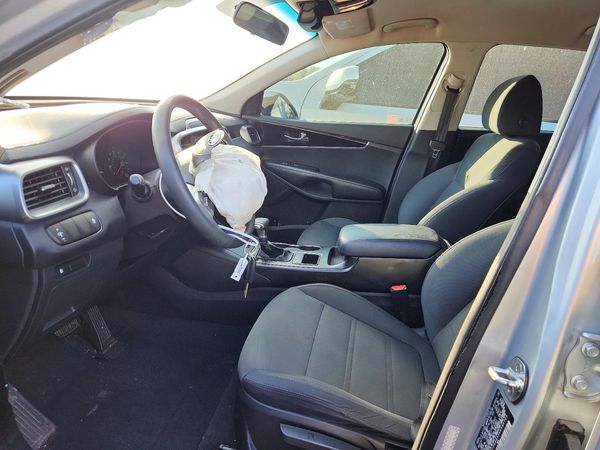 2019 KIA SORENTO L, LX, S — DENT