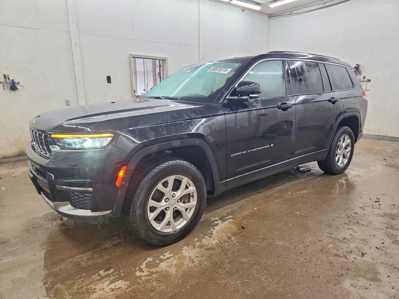 2023 JEEP GRAND CHEROKEE Limited — Front 3/4
