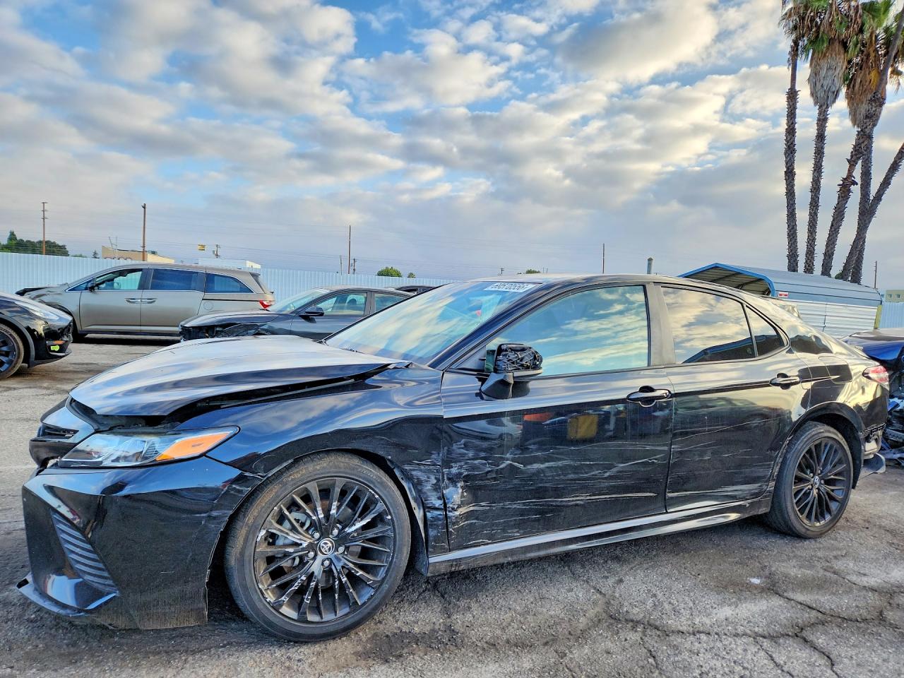 2020 TOYOTA CAMRY SE — Front 3/4