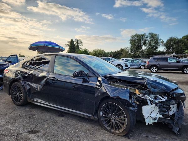 2020 TOYOTA CAMRY SE — Passenger 3/4