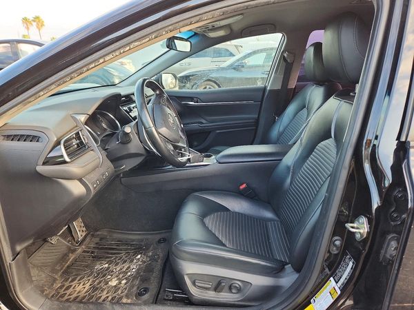 2020 TOYOTA CAMRY SE — DENT