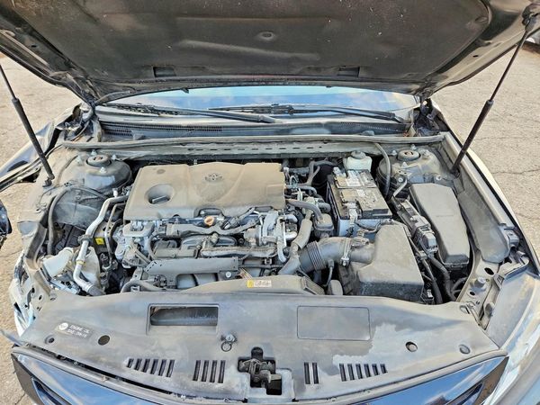 2020 TOYOTA CAMRY SE — Engine bay
