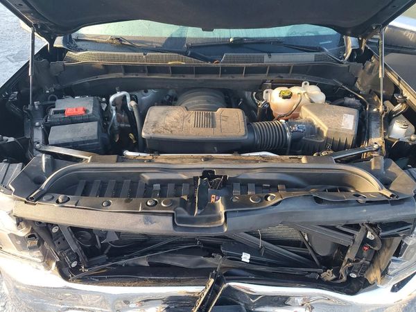 2020 CHEVROLET SILVERADO LT — Engine bay