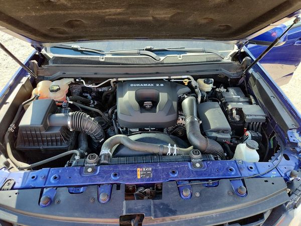 2016 CHEVROLET COLORADO Z71 — Engine bay