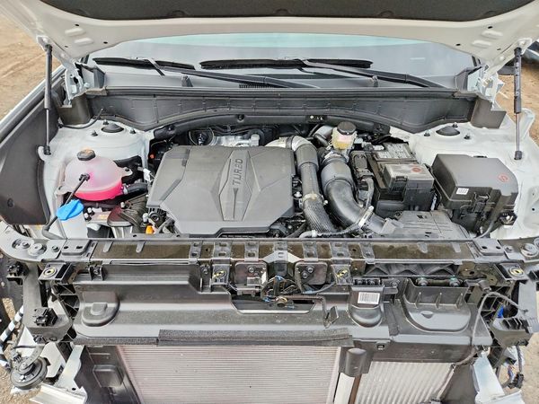 2026 HYUNDAI SANTA FE — Engine bay