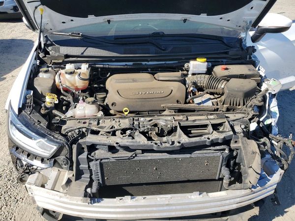 2023 CHRYSLER PACIFICA — Engine bay