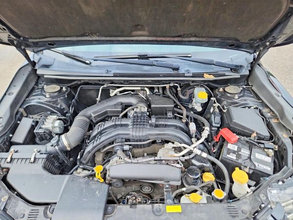 2019 SUBARU CROSSTREK Premium — Engine bay