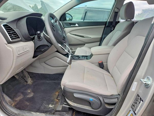 2021 HYUNDAI TUCSON SE — DENT