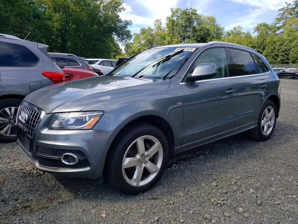 2012 AUDI Q5 Premium Plus — Front 3/4