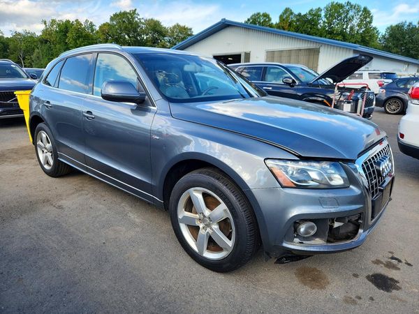 2012 AUDI Q5 Premium Plus — Passenger 3/4