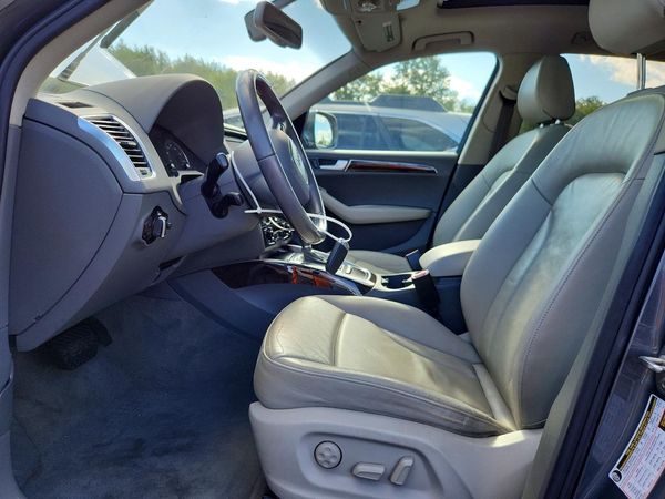 2012 AUDI Q5 Premium Plus — DENT