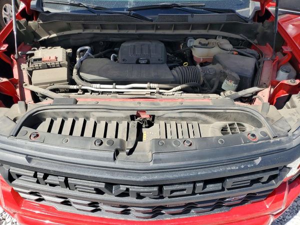 2023 CHEVROLET SILVERADO Custom — Engine bay
