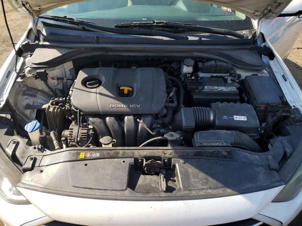 2017 HYUNDAI ELANTRA — Engine bay