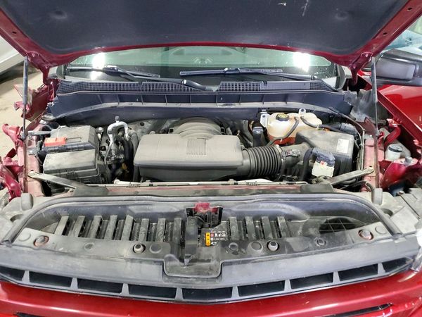 2019 CHEVROLET SILVERADO RST — Engine bay