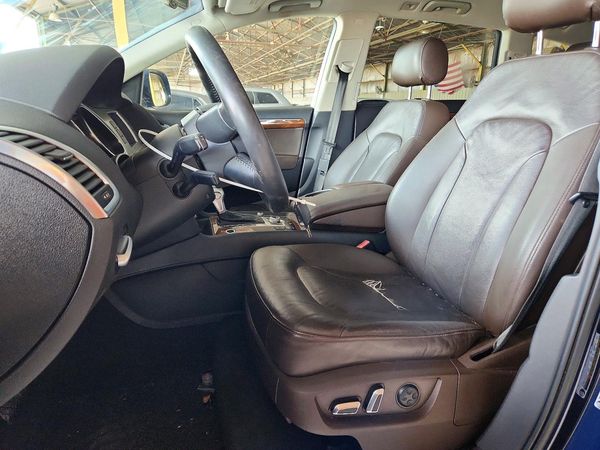 2012 AUDI Q7 Premium Plus — DENT