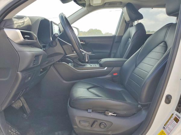2021 TOYOTA HIGHLANDER XLE — DENT