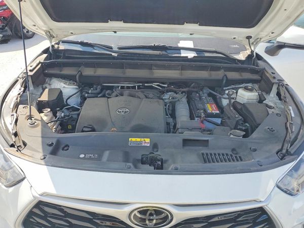 2021 TOYOTA HIGHLANDER XLE — Engine bay