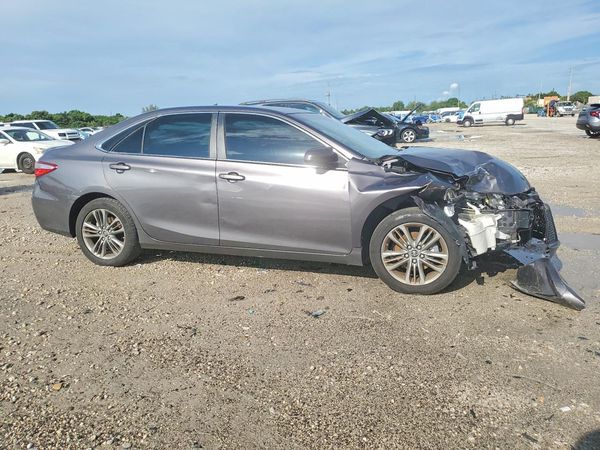 2015 TOYOTA CAMRY — Passenger 3/4