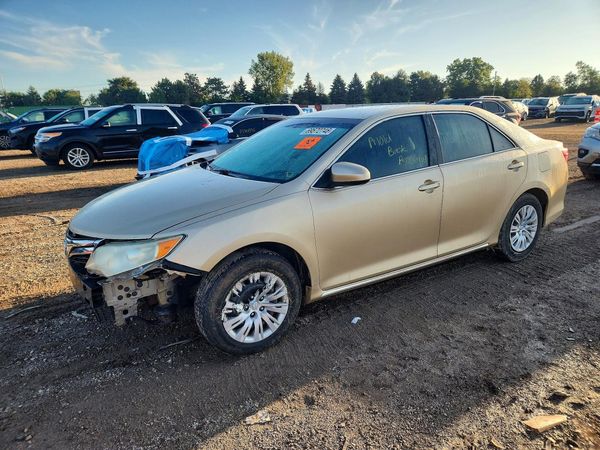 2012 TOYOTA CAMRY — Front 3/4