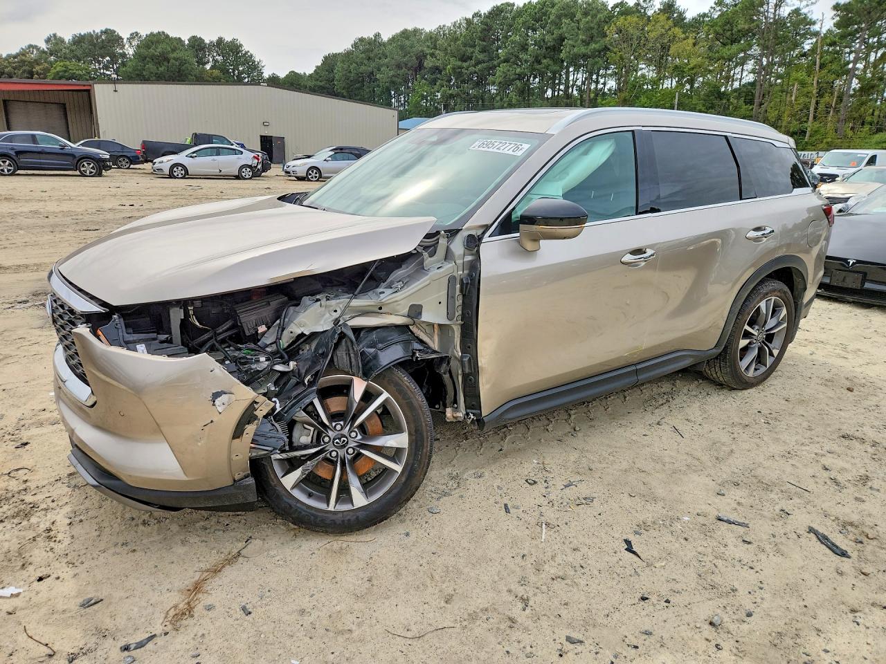 2022 INFINITI QX60 Luxe — Front 3/4