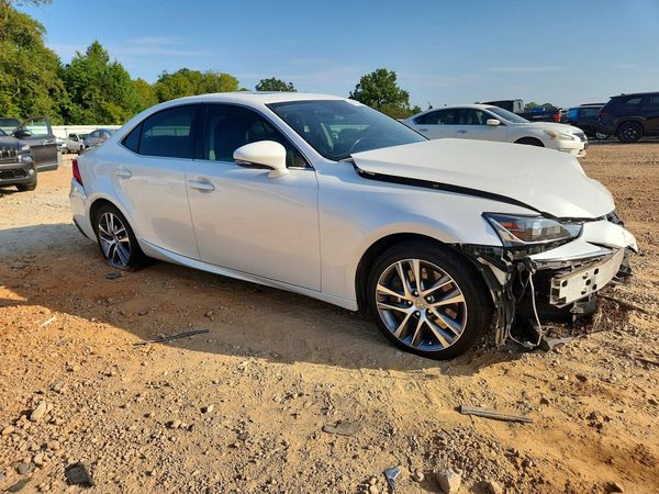 2018 LEXUS IS 300 — Passenger 3/4