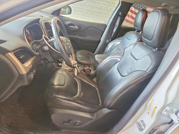 2017 JEEP CHEROKEE Limited — DENT