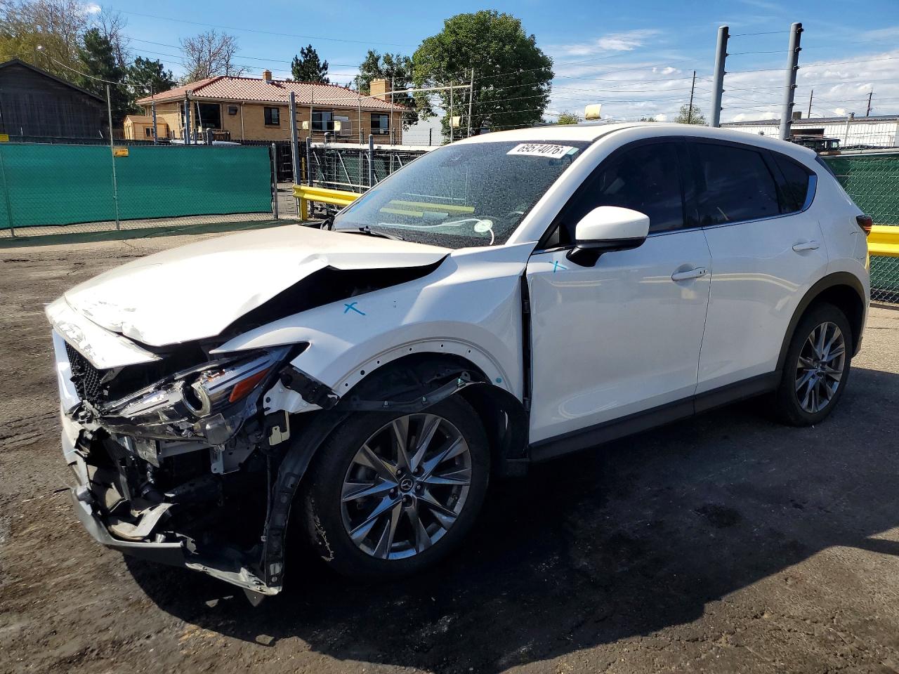 2020 MAZDA CX-5 Signature — Front 3/4