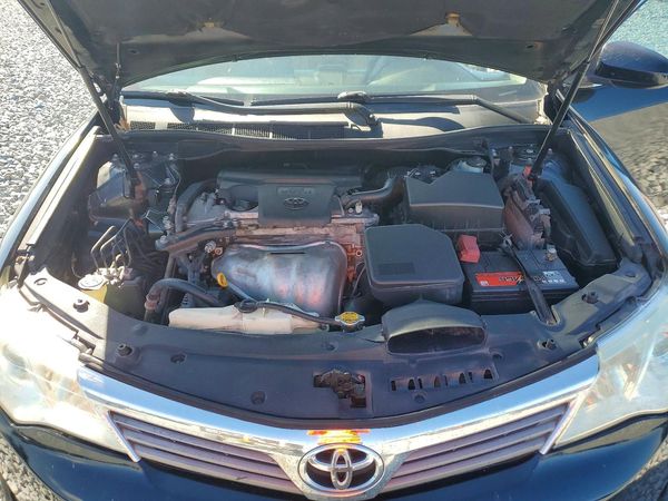 2012 TOYOTA CAMRY — Engine bay