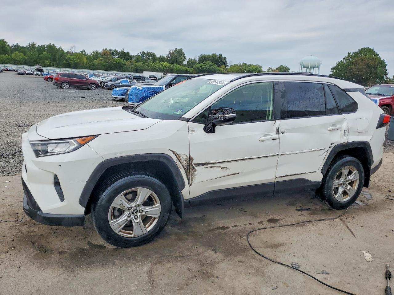 2019 TOYOTA RAV4 — Front 3/4