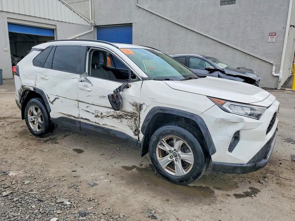 2019 TOYOTA RAV4 — Passenger 3/4