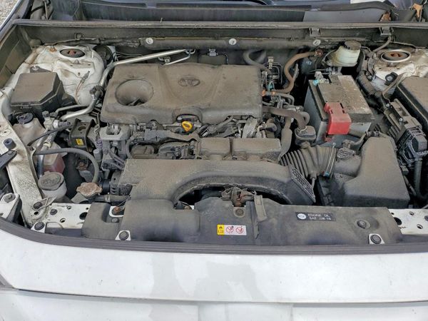 2019 TOYOTA RAV4 — Engine bay