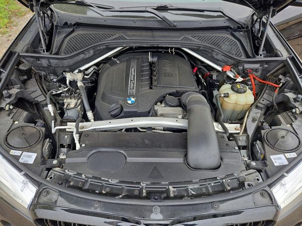 2016 BMW X6 xDrive35i — Engine bay