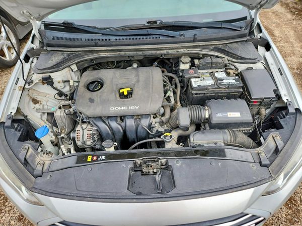 2017 HYUNDAI ELANTRA — Engine bay
