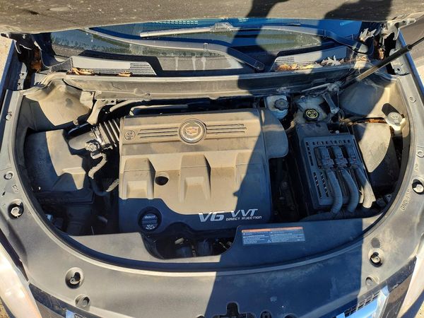 2014 CADILLAC SRX Premium — Engine bay