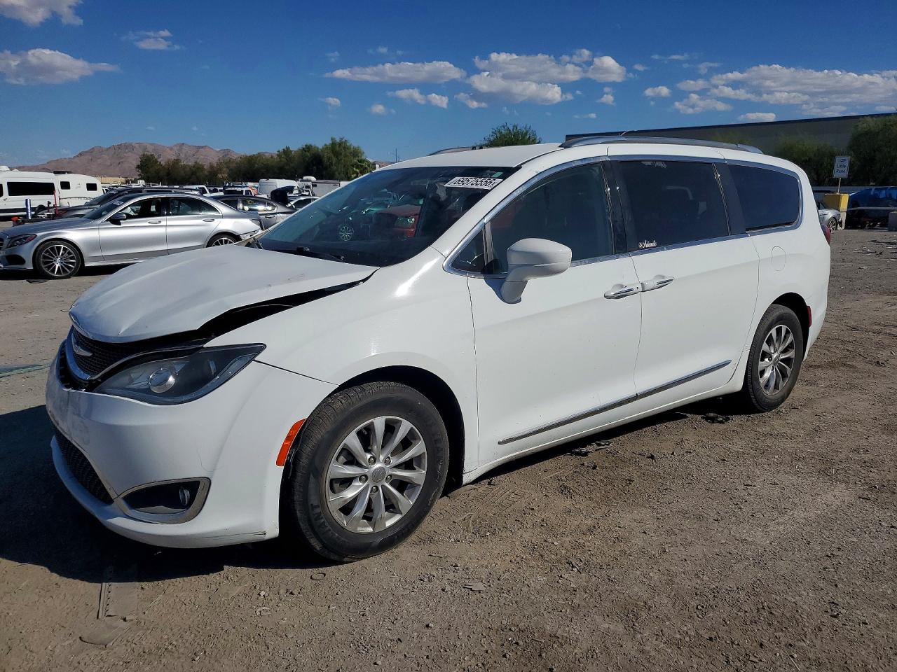 2019 CHRYSLER PACIFICA — Front 3/4