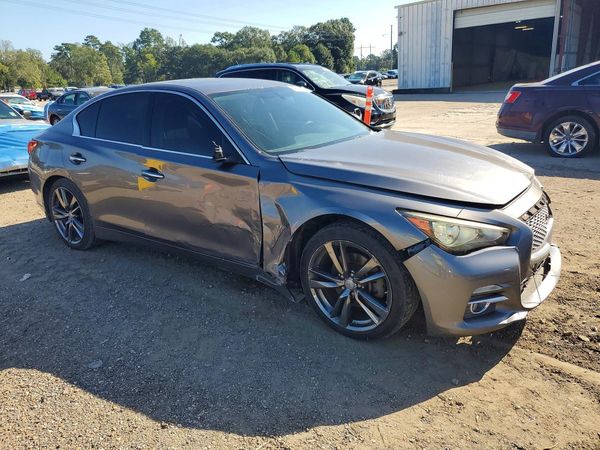 2015 INFINITI Q50 — Passenger 3/4