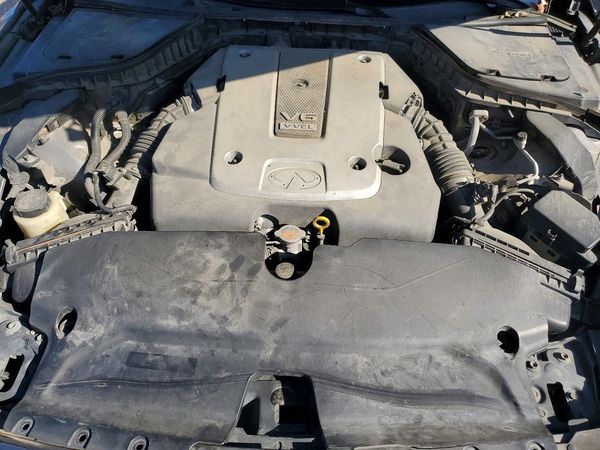 2015 INFINITI Q50 — Engine bay
