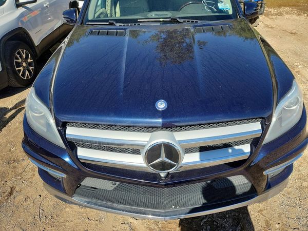 2014 MERCEDES-BENZ GL-CLASS GL 550 4MATIC — Engine bay