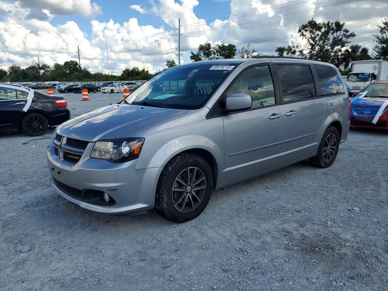 2017 DODGE GRAND CARAVAN GT — Front 3/4