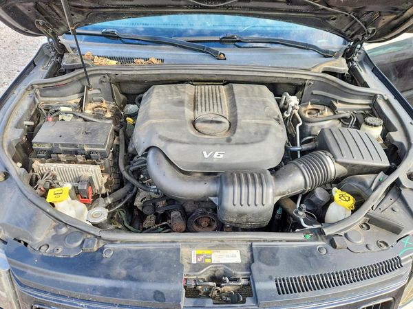 2014 JEEP CHEROKEE Laredo — Engine bay