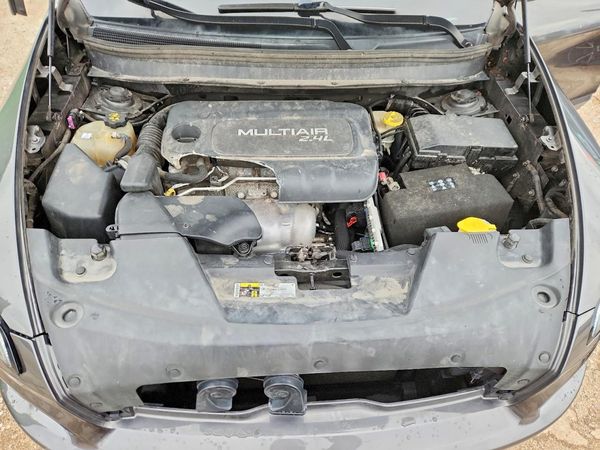 2015 JEEP CHEROKEE Latitude — Engine bay