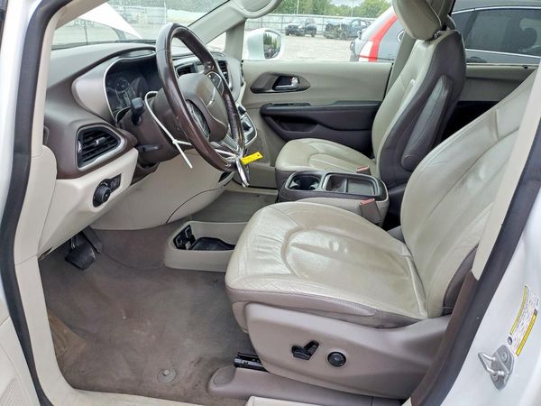 2019 CHRYSLER PACIFICA Touring L — DENT