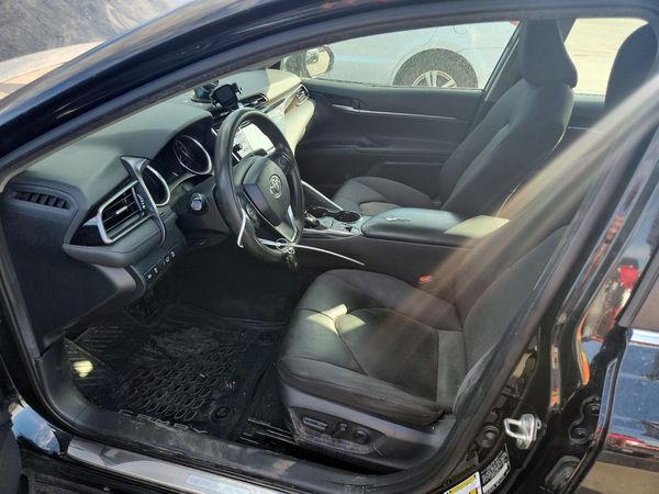 2019 TOYOTA CAMRY LE Hybrid — DENT