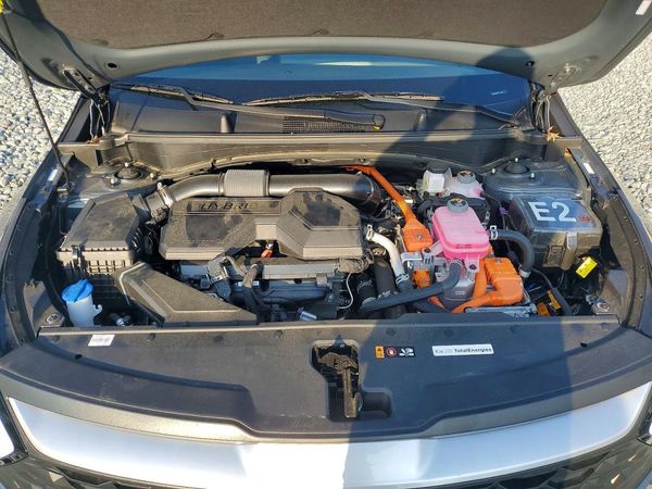 2025 KIA SPORTAGE — Engine bay