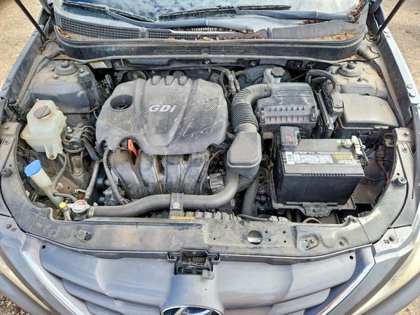 2012 HYUNDAI SONATA — Engine bay